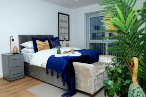 Snuggle Inn - Riverside Apartments - Views Over looking London River Thames, Close to O2 Arena, London Excel, London City Airport, Thames Clipper- River Boat Service, Woolwich Ferry, Onsite parking, T